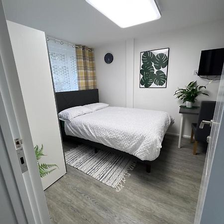 דירות Studio In Private House Near Central מילטון קינס מראה חיצוני תמונה