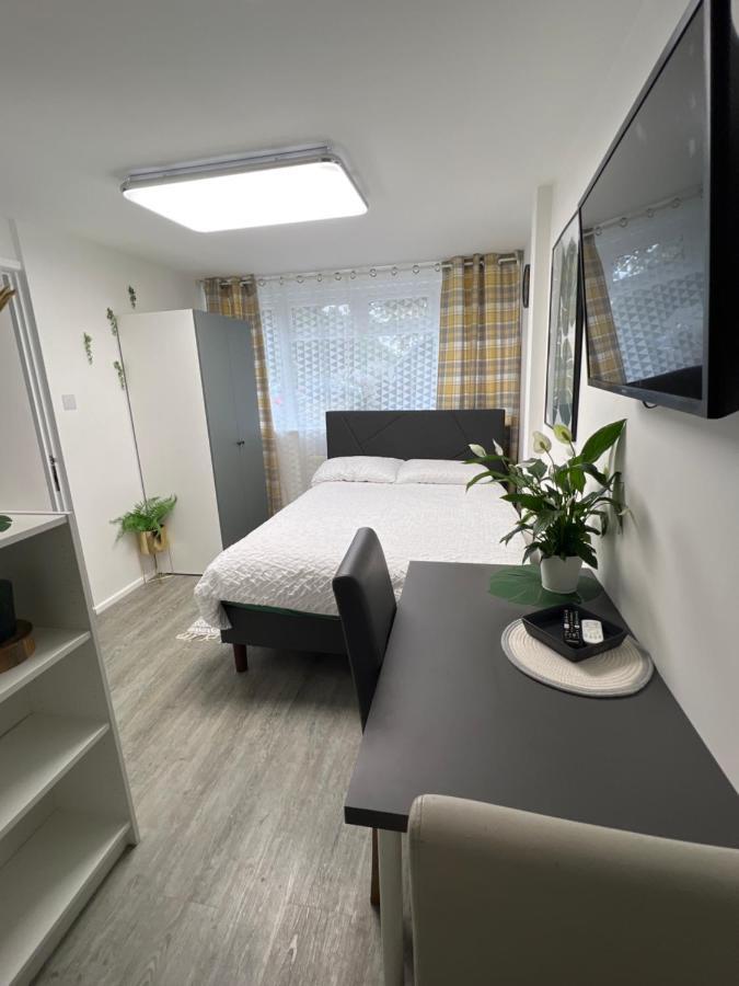 דירות Studio In Private House Near Central מילטון קינס מראה חיצוני תמונה