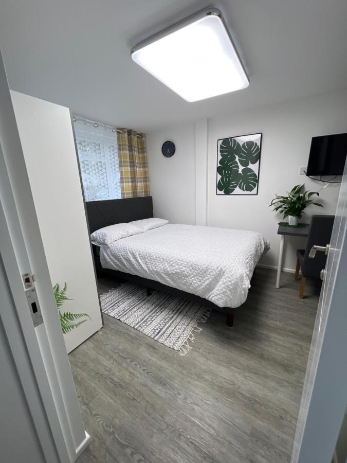 דירות Studio In Private House Near Central מילטון קינס מראה חיצוני תמונה